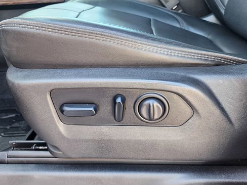 Used 2019 Chevrolet Silverado 1500 High Country image 18