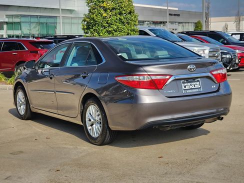 Used 2017 Toyota Camry LE image 5