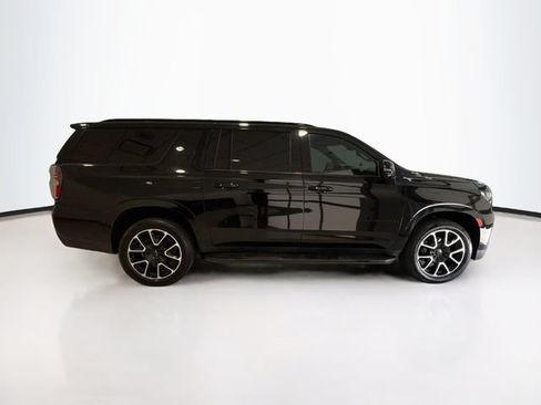 Used 2022 Chevrolet Suburban RST w/ Luxury Package AWD/4WD image 8