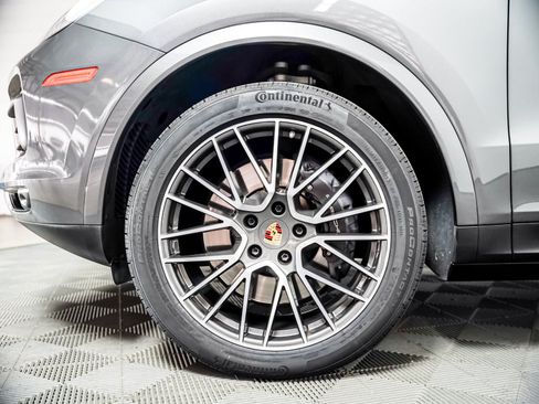 Certified 2023 Porsche Cayenne AWD/4WD image 14