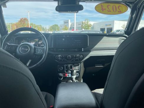 Used 2024 Jeep Gladiator Mojave w/ Convenience Group image 41