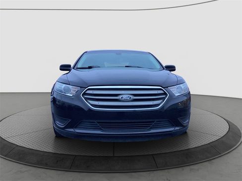 Used 2016 Ford Taurus SE image 2