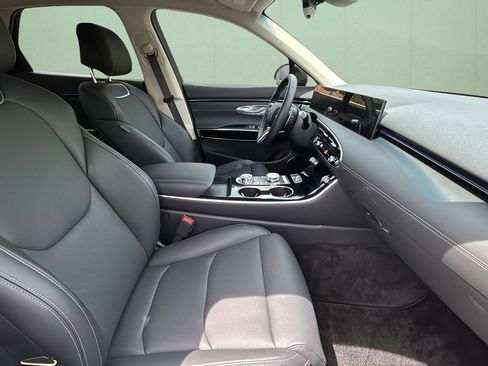 Certified 2026 Genesis GV70 2.5T AWD/4WD image 36