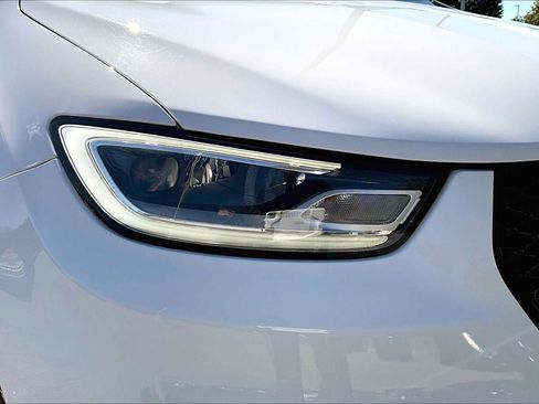 Used 2024 Chrysler Pacifica Limited FWD image 27