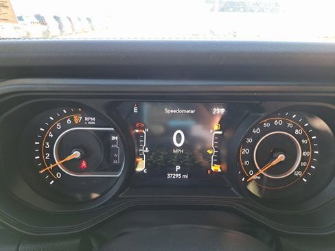 Used 2024 Jeep Gladiator Mojave w/ Technology Group image 11