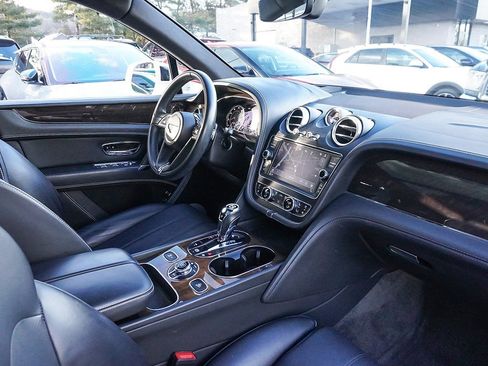 Used 2019 Bentley Bentayga V8 image 36