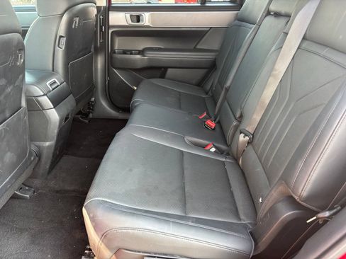 Used 2025 Hyundai Santa Fe SEL FWD image 13