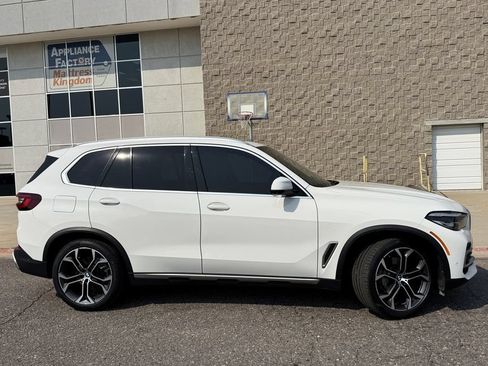Used 2022 BMW X5 xDrive40i w/ Parking Assistance Package AWD/4WD image 5