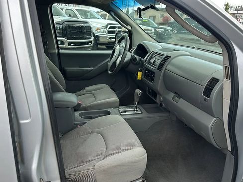 Used 2008 Nissan Frontier SE w/ Tow Hitch Pkg image 13