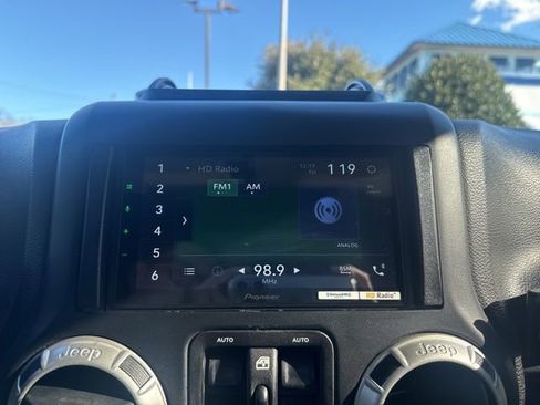 Used 2017 Jeep Wrangler Unlimited Sahara image 24