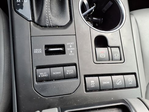 Used 2022 Toyota Highlander XLE image 14