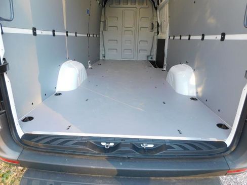 Used 2024 Mercedes-Benz eSprinter 170 Cargo image 8