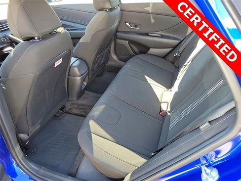 Certified 2025 Hyundai Elantra SEL image 17