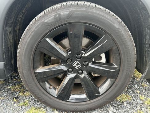 Used 2025 Honda Pilot Black Edition image 10