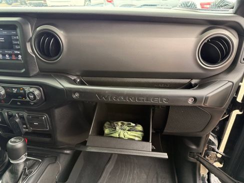Used 2022 Jeep Wrangler Sport AWD/4WD image 26