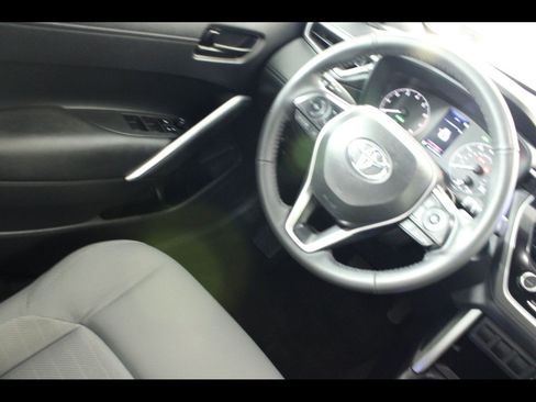 Used 2024 Toyota Corolla Cross AWD Hybrid image 17