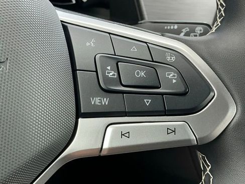 Certified 2025 Volkswagen Atlas Cross Sport SE image 30