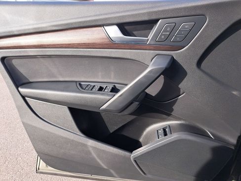 Used 2023 Audi Q5 e Premium w/ Convenience Package image 29