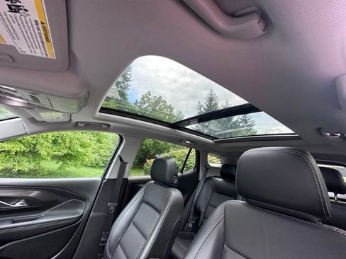 Used 2024 GMC Terrain SLT w/ Elevation Edition AWD/4WD image 13