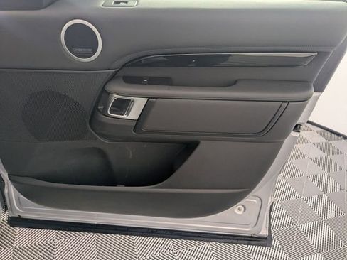 Used 2023 Land Rover Discovery S image 35