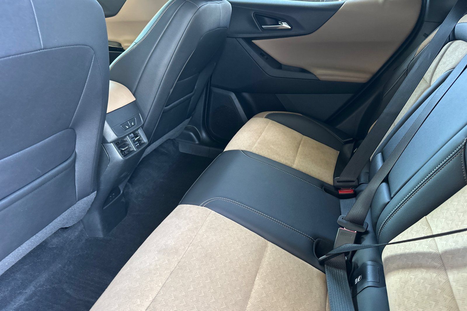 Used 2026 Chevrolet Equinox ACTIV w/ Convenience Package III AWD/4WD image 15