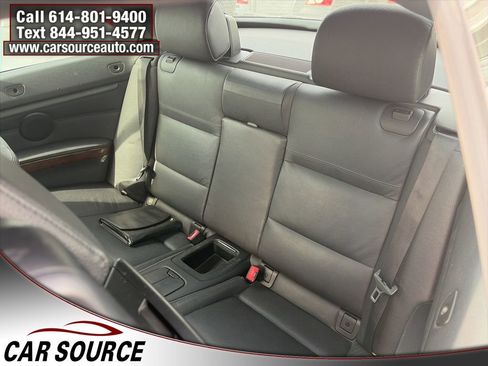 Used 2010 BMW 335i Convertible image 23