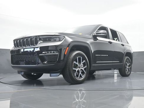 Used 2025 Jeep Grand Cherokee Limited image 44