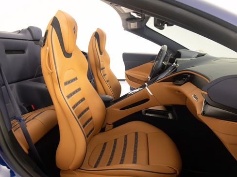 Certified 2025 Ferrari Roma Spider RWD image 31