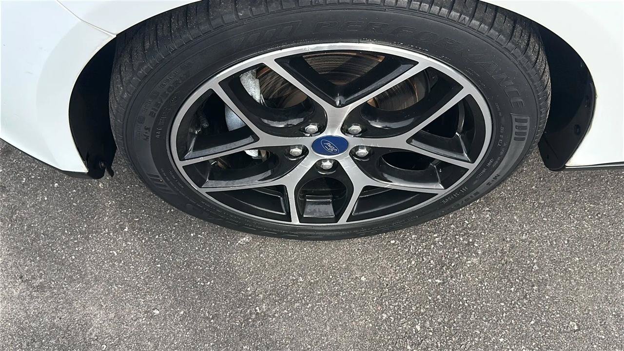 Used 2018 Ford Focus SE w/ SE Appearance Package FWD image 17