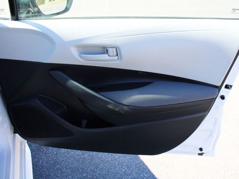 Used 2025 Toyota Corolla LE image 47