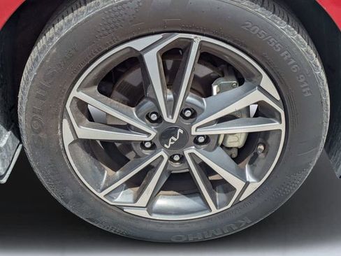 Used 2023 Kia Forte LXS w/ LXS Technology Package FWD image 11
