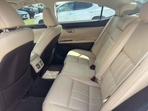 Used 2016 Lexus ES 350 w/ Luxury Package w/Wood Trim FWD image 6