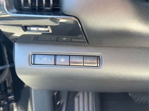 Used 2022 Nissan Pathfinder SV AWD/4WD image 26