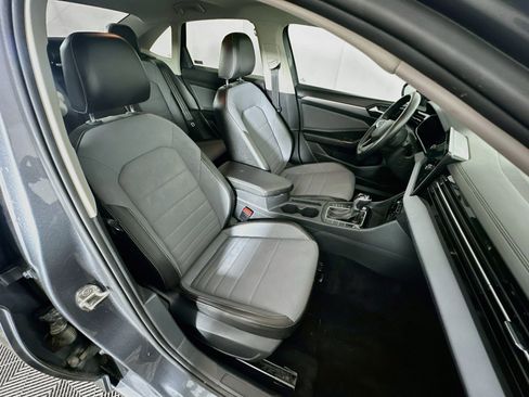 Used 2025 Volkswagen Jetta SE FWD image 30
