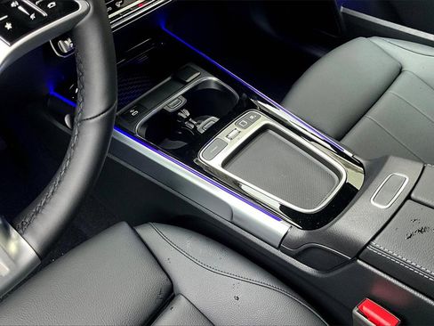 New 2026 Mercedes-Benz GLB 250 4MATIC image 8