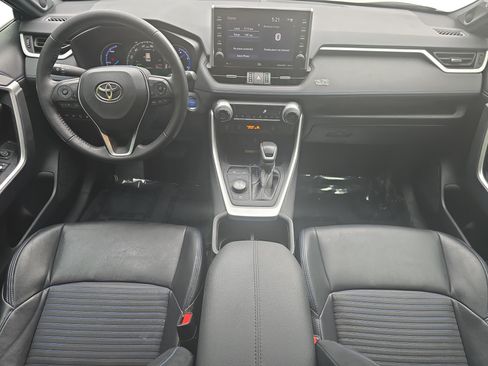 Used 2022 Toyota RAV4 XSE AWD/4WD image 9