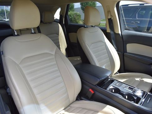 Used 2019 Ford Edge SEL w/ Equipment Group 201A AWD/4WD image 13