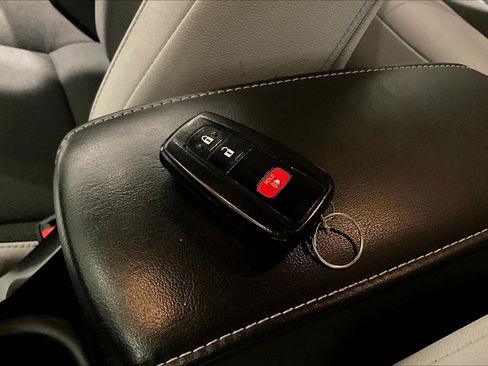 Used 2020 Toyota Corolla XSE FWD image 34