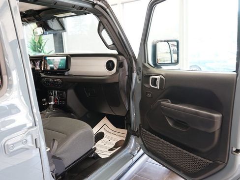 Used 2024 Jeep Wrangler Unlimited AWD/4WD image 41