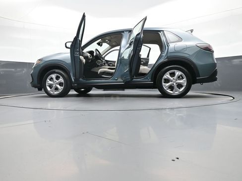 Certified 2023 Honda HR-V LX image 47