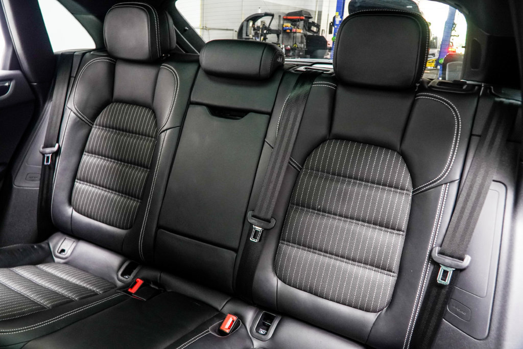 Used 2023 Porsche Macan Turbo AWD/4WD image 47