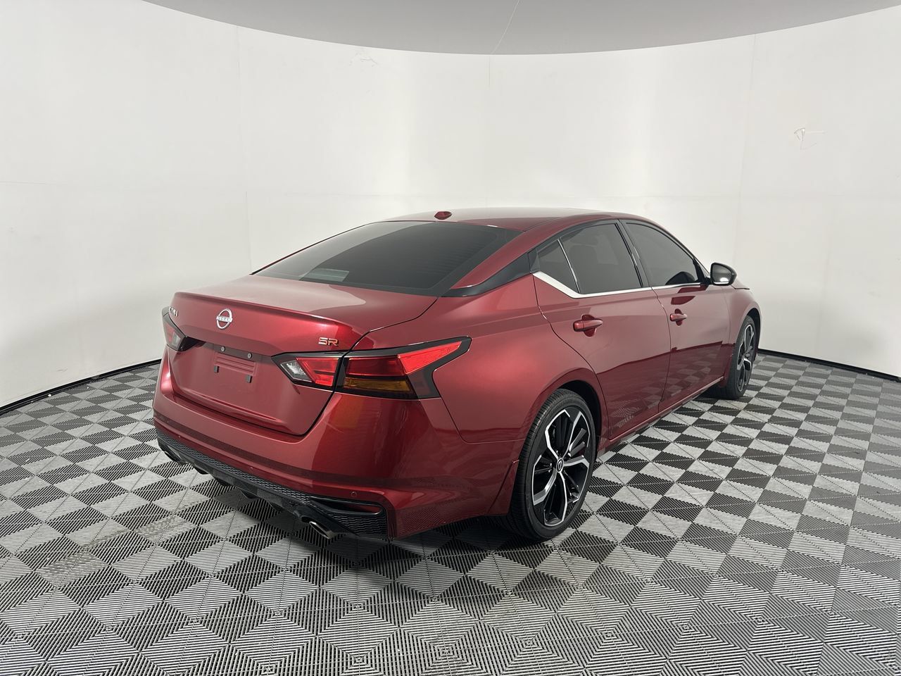 Used 2024 Nissan Altima 2.5 SR w/ SR Premium Package FWD image 18