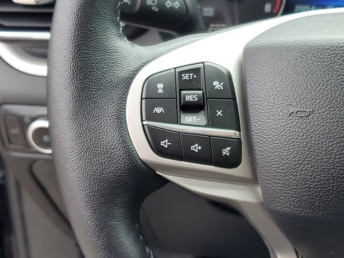 Used 2024 Ford Explorer XLT w/ Equipment Group 202A AWD/4WD image 17