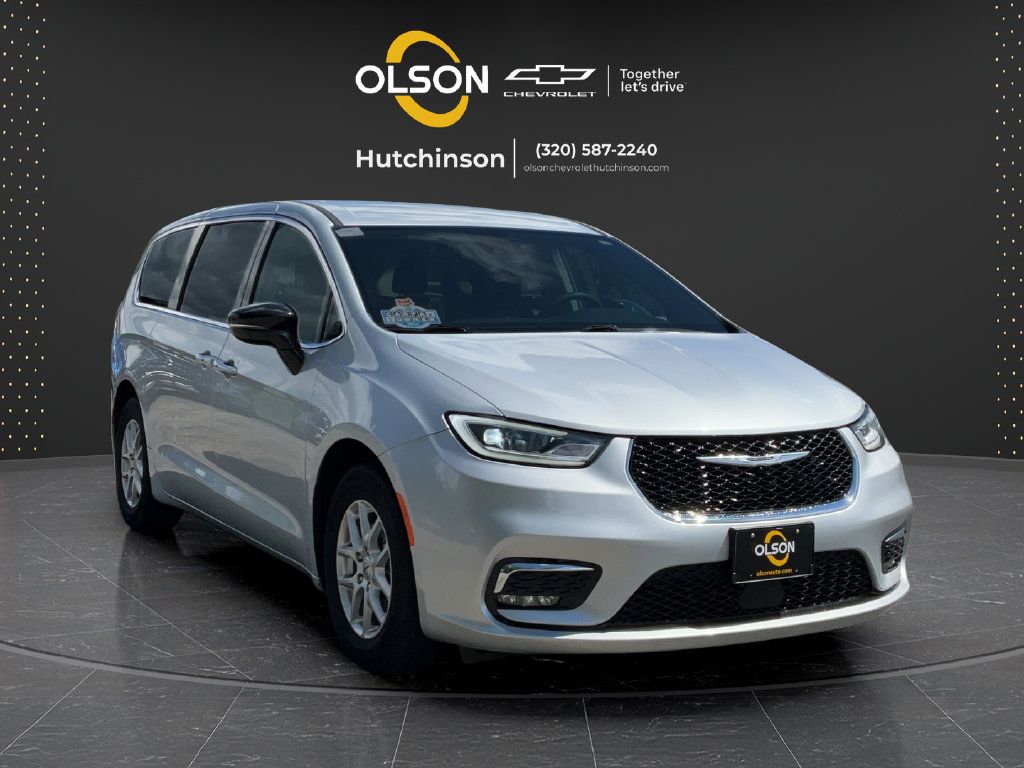 Used 2024 Chrysler Pacifica Touring-L FWD image 15