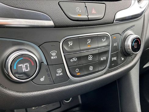 Used 2024 Chevrolet Equinox LT AWD/4WD image 25