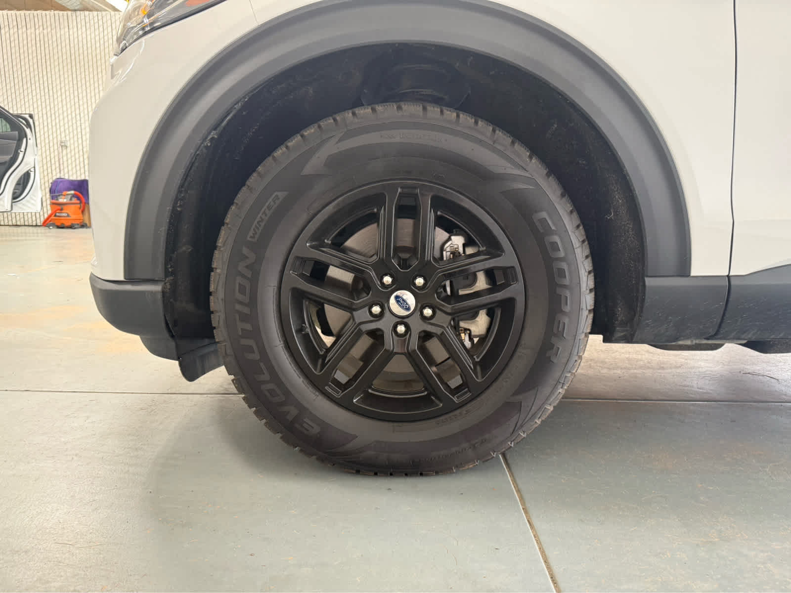 Used 2025 Ford Explorer Active AWD/4WD image 11