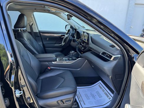 Used 2023 Toyota Highlander Limited AWD/4WD image 14