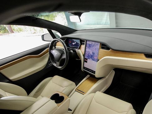 Used 2020 Tesla Model X AWD/4WD image 18