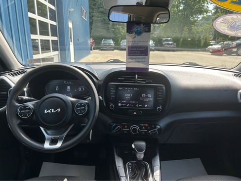 Used 2023 Kia Soul LX w/ LX Technology Package image 8