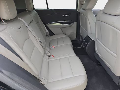 Used 2020 Cadillac XT4 Luxury w/ Cold Weather Package FWD image 13